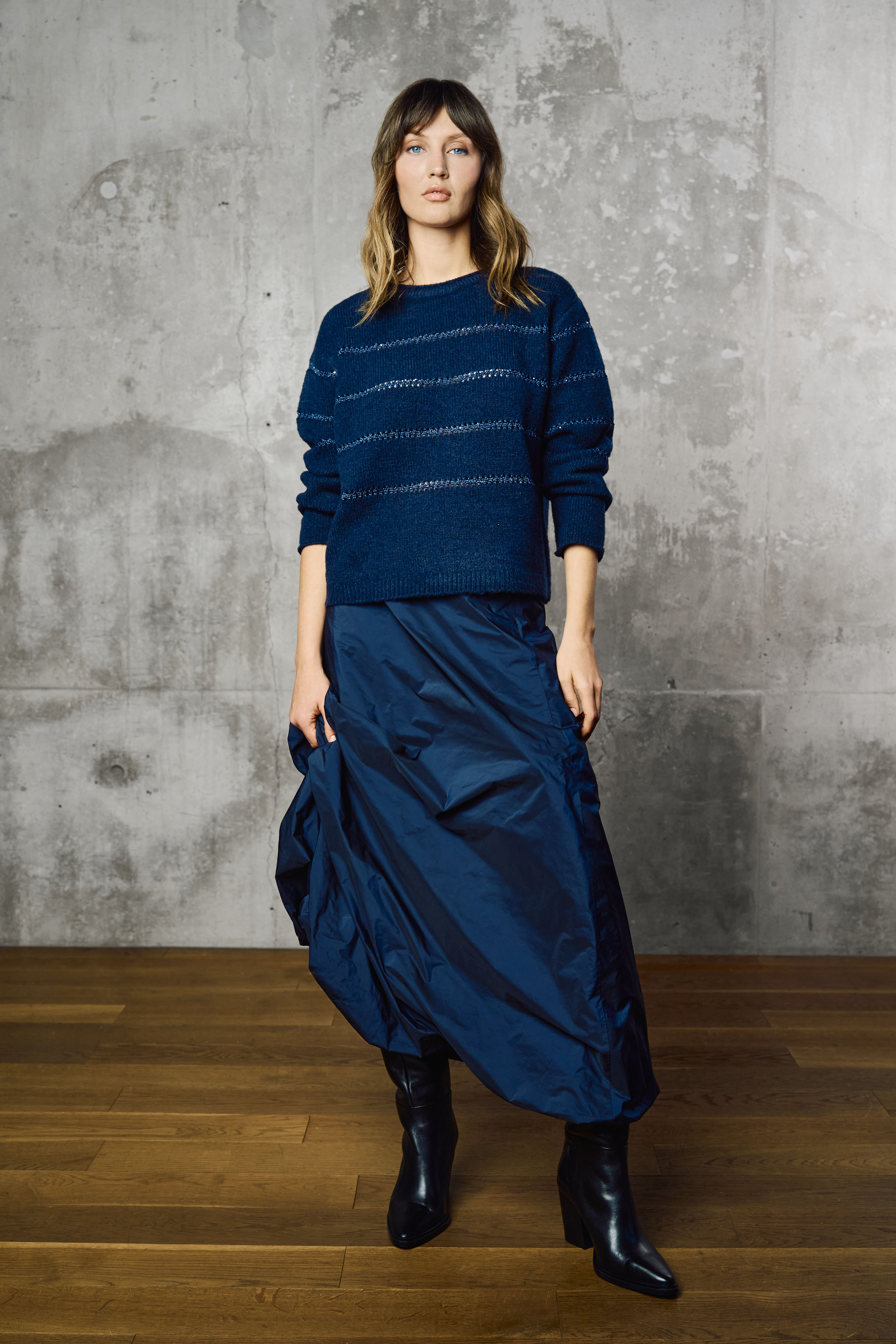 Pullover, Blau, Strick, lange Hose, Stiefel